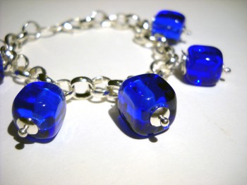 Bracciali Charms in Vetro di Murano colore blu trasparente a cubi